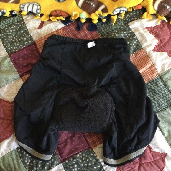 Women’s M nylon/spandex, black bicycle shorts. - Picture 5 of 7